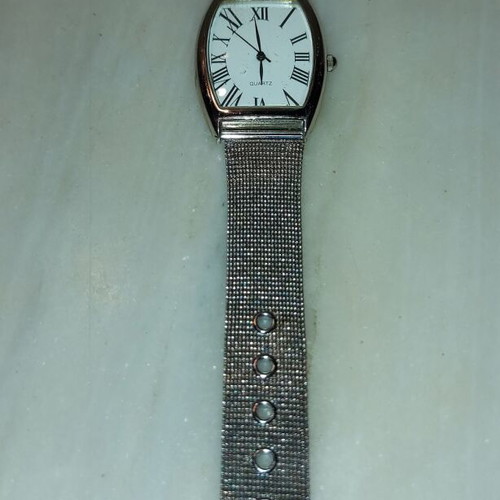 Silver women's wristwatch with Latin numerals, battery-powered