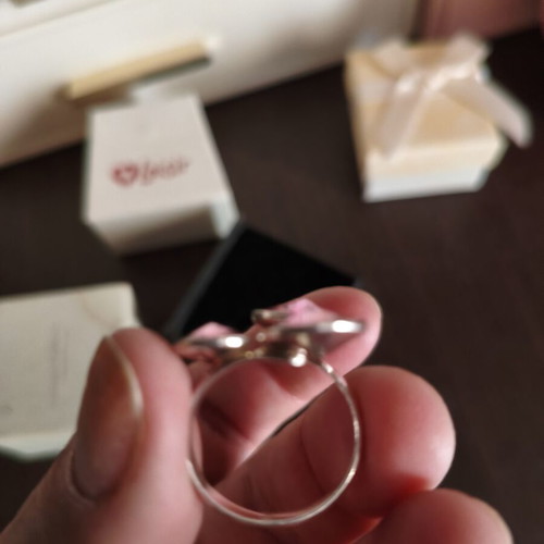 925 ring new with three large pink stones, adjustable