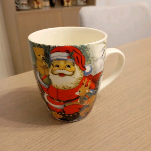 Christmas mug medium size like new