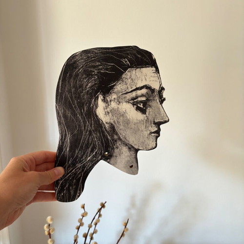 Hanger with Pablo Picasso artwork Buste au corsage à carreaux new