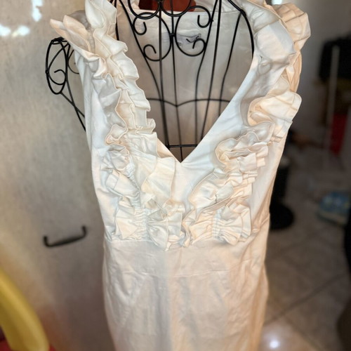 White dress with impressive ruffles, like new, size M