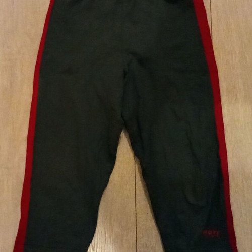 Feroti Sport workout set M like new, crop top and capri leggings gray and red