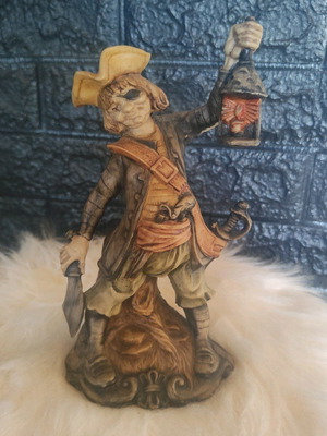 Vintage pirate figurine in excellent condition 22x14cm