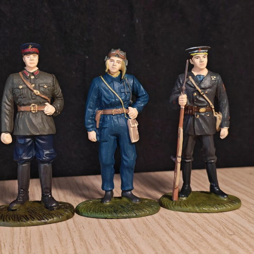 WW2 Soviet Union collectible miniatures set of 3, like new