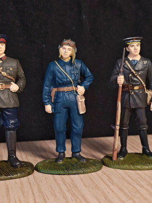 WW2 Soviet Union collectible miniatures set of 3, like new