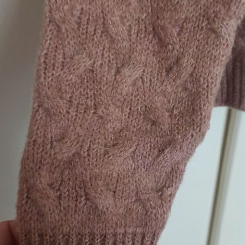 Pink salmon turtleneck sweater like new, one size with cable knit pattern