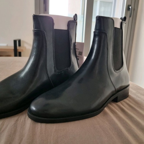 Stradivarius black Chelsea boots new with tags, size 38
