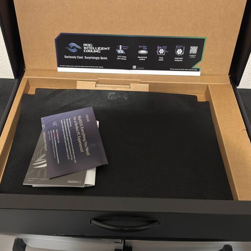 Asus ROG Strix G713PU laptop like new with Ryzen 9 and RTX 4050