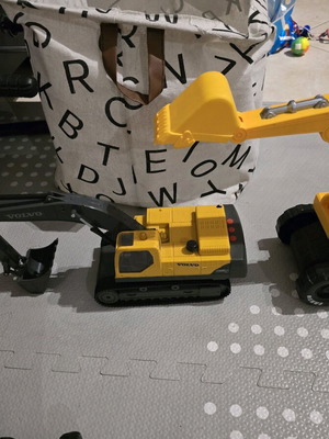 Excavators used, pack of 2