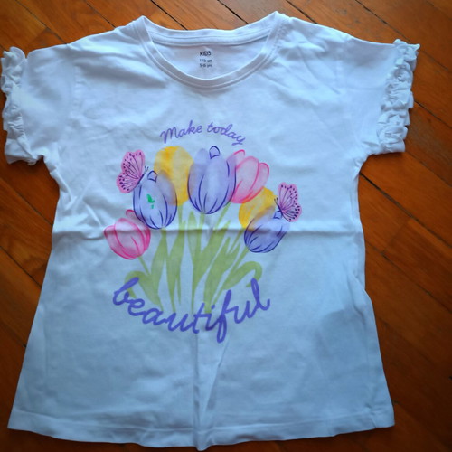 Summer t-shirts for girls like new, ages 4-6, colorful, pack of 5