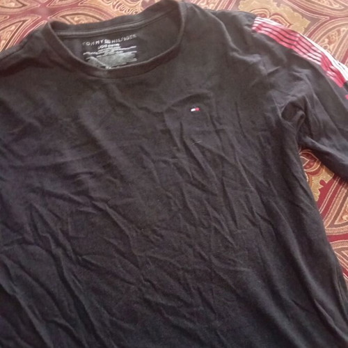 Tommy Hilfiger black t-shirt like new, size L