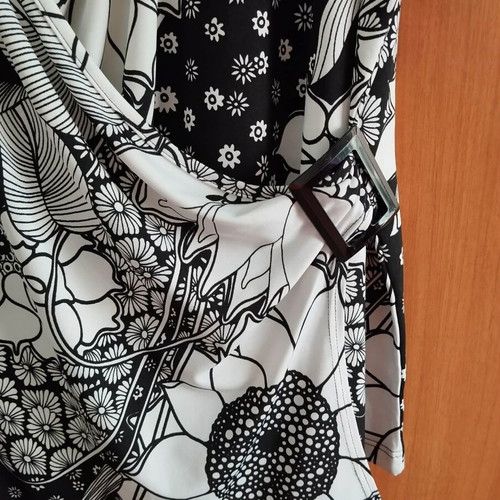 Short-sleeve wrap blouse new, size 4XL, black and white