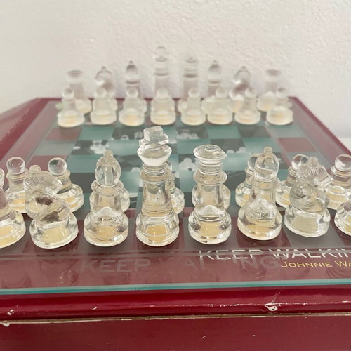 Johnnie Walker Vintage Chess Set 2002 like new