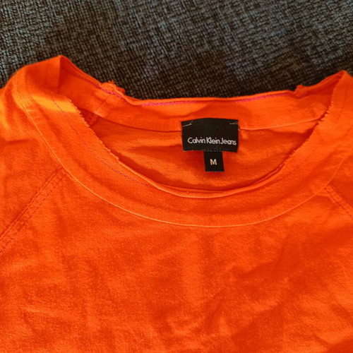 Calvin Klein tshirt orange like new, size M