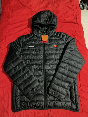 Ellesse Lombardy ανδρικό καπιτονέ μπουφάν με κουκούλα σε μαύρο, μέγεθος XL