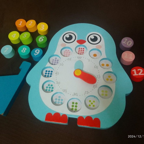 Educational learning clock like new with stand and manual hands