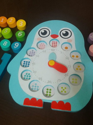 Educational learning clock like new with stand and manual hands