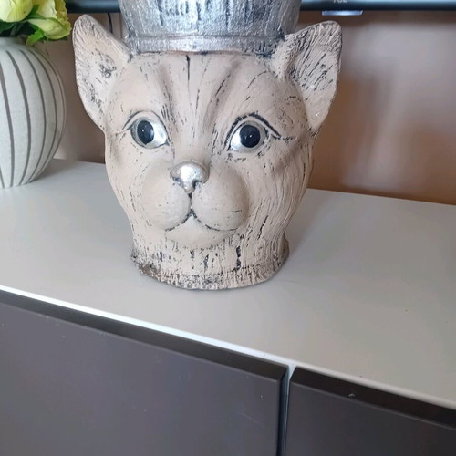 Lion-shaped planter new