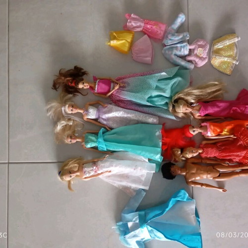Dolls like new in good condition