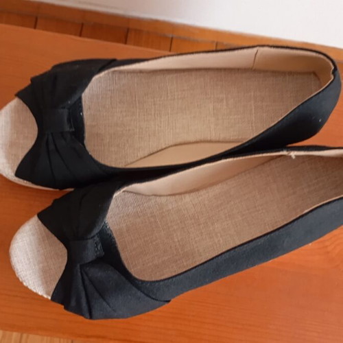 Peep toe shoes size 41 like new with platform heel and gold detail
