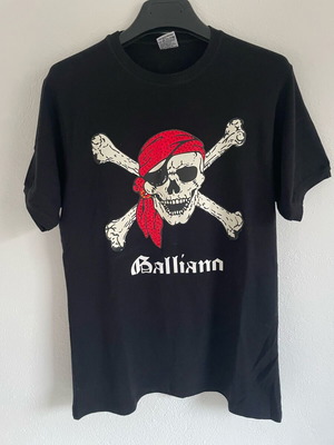 Men's T-shirt size L like new with sequin skull design