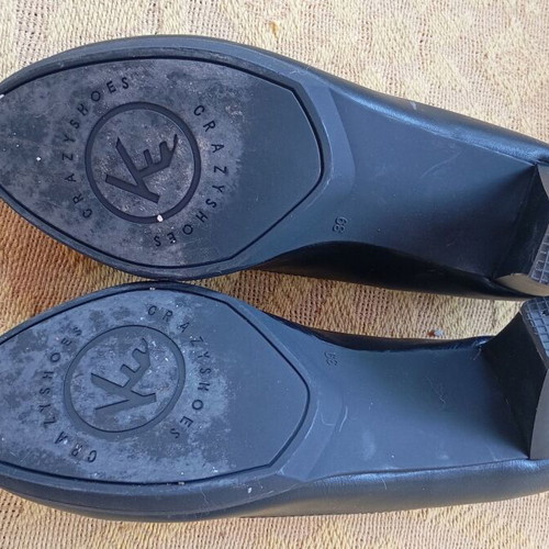 Black Voi & Noi pumps size 39