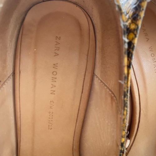 Zara leather women's pumps size 37, yellow snake effect