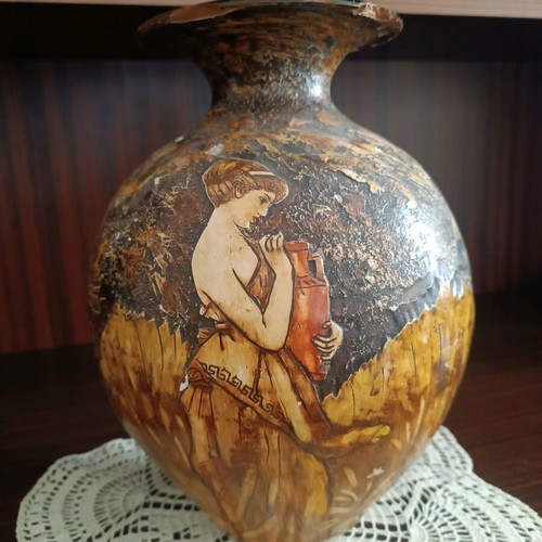 Decorative ceramic vase used with Ikaros motif