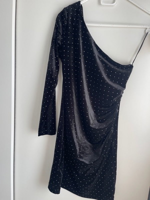 Winter mini black velvet dress Mango like new