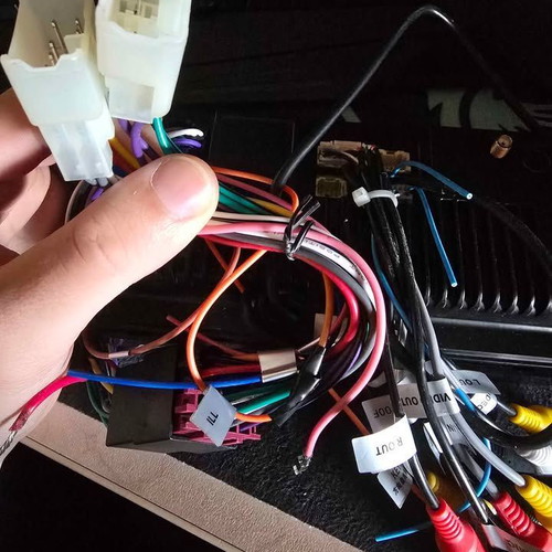 Car screen Android 10 used with 4-core processor, WiFi, Bluetooth