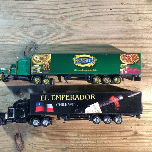 MACK trucks 1/87 like new, set of two