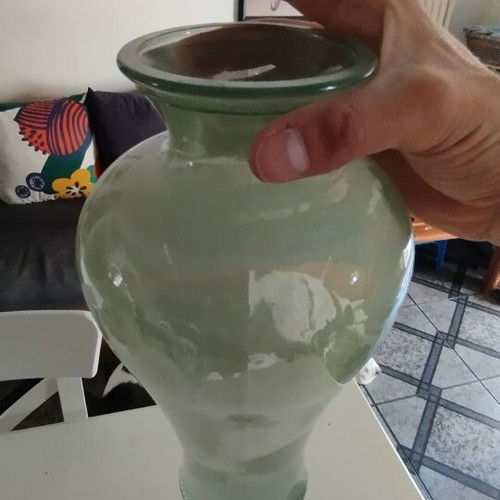 Green solid vase 40 centimeters like new