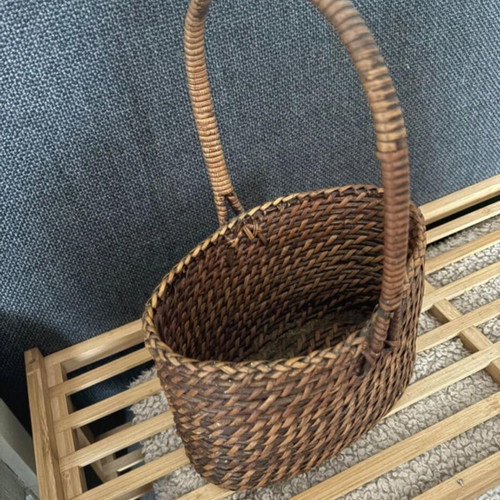 Vintage look wicker basket with handle