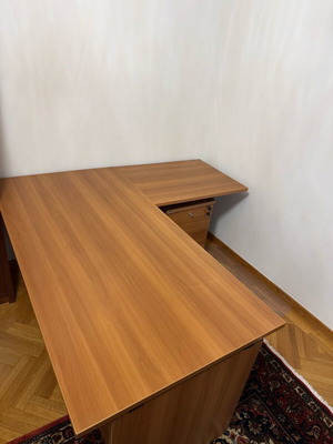 Corner desk with drawer unit like new