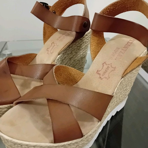 Leather platform sandals like new, beige and brown, size 37, Tsintzas