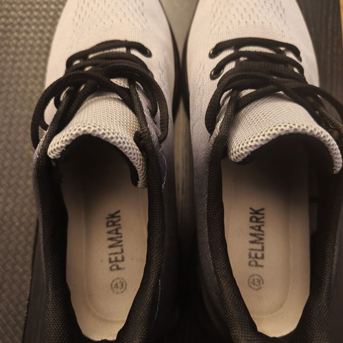 Athletic shoes size 43, grey