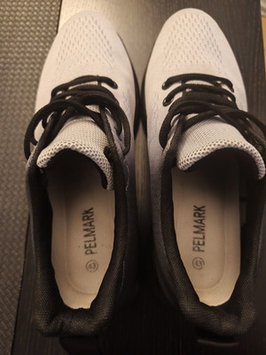 Athletic shoes size 43, grey