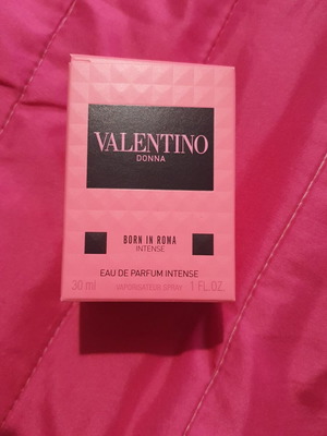 Valentino Born in Roma Intense 30ml like new