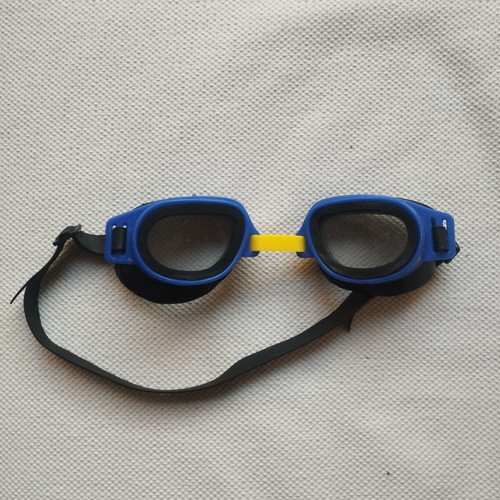 Swimming goggles like new, adjustable strap