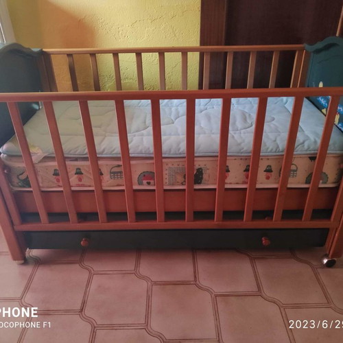 Baby crib with two drawers!