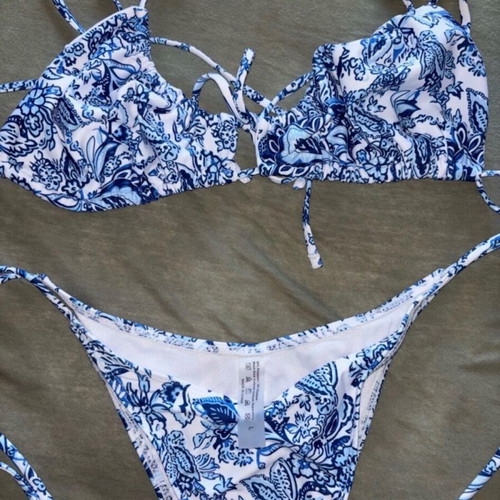 Floral swimsuit Shein like new, size L, blue and white