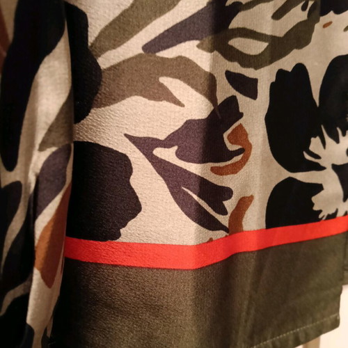 Panoforia lightweight satin short jacket like new with brown and red details