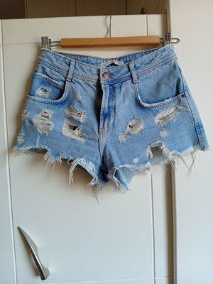 Trafaluk Zara Jean Shorts like new, faded with rips