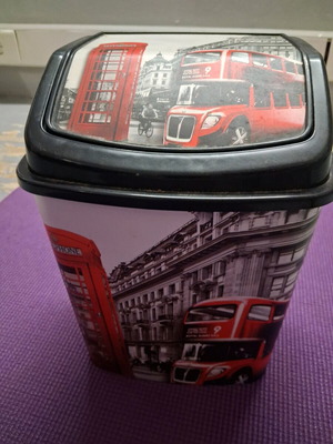 Trash bin like new