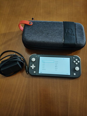 Nintendo Switch Lite γκρι μεταχειρισμένο με θήκη και φορτιστή