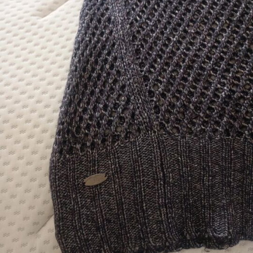 Guess sweater gray metallic like new, size XS