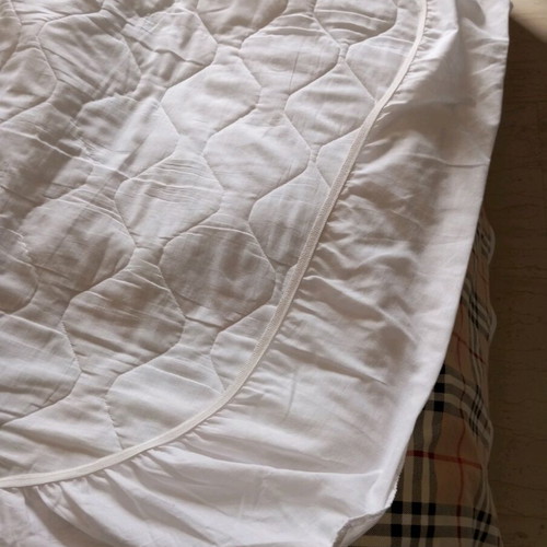 Mattress cover for single bed 2.00-1.03 white quilted like new