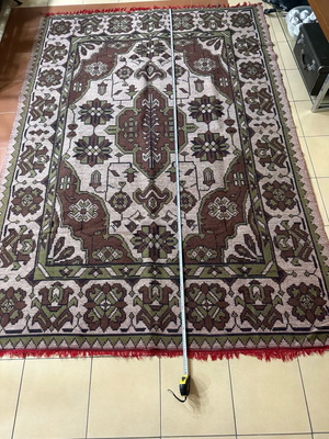Large rug like new, family heirloom