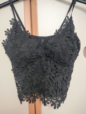 Black lace crop top like new, fits S/M