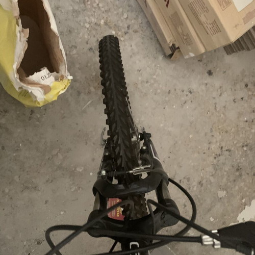 B’Twin Mountain Bike 26” like new, black, front suspension, Shimano gears